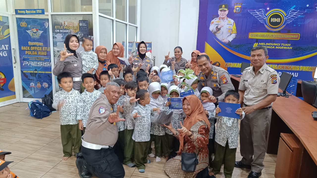 Ditlantas Polda Riau Tanamkan Tertib Lalin dan Cinta Lingkungan Sejak Dini Lewat Polsanak