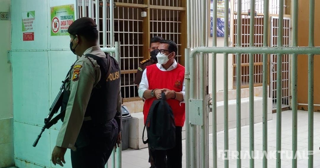 Tuntutan Belum Siap, Sidang Syafri Harto Ditunda