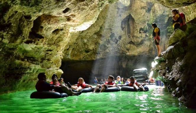 Serunya Bermain Cave Tubing di Gua Pindul Yogyakarta
