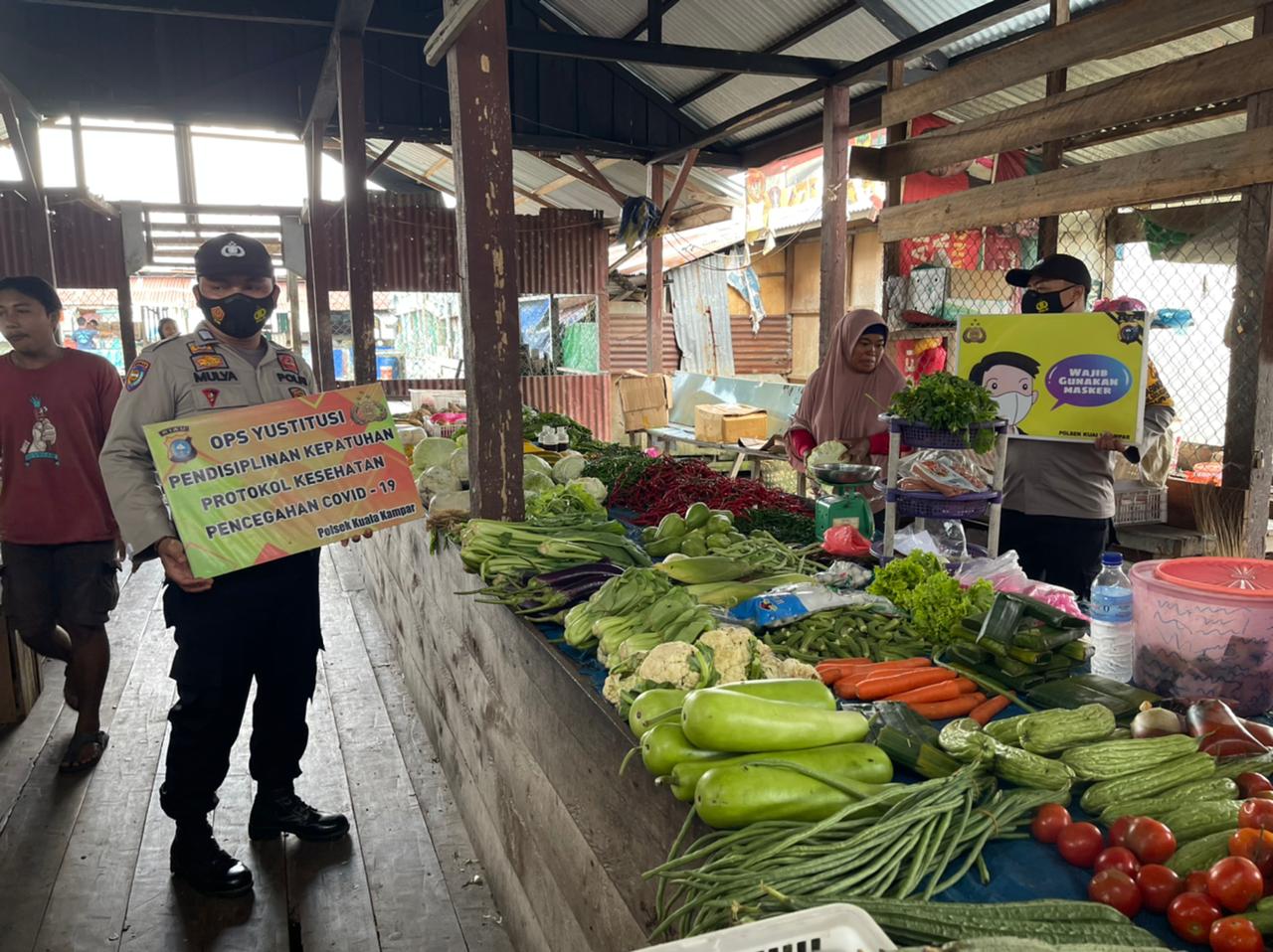 Polsek Kuala Kampar Operasi Yustisi Razia Masker di Pasar Penyalai 