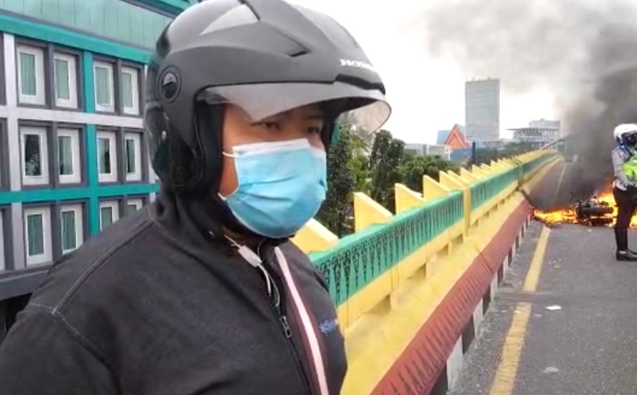 Honda PCX Terbakar di Fly Over Sudirman-Tuanku Tambusai