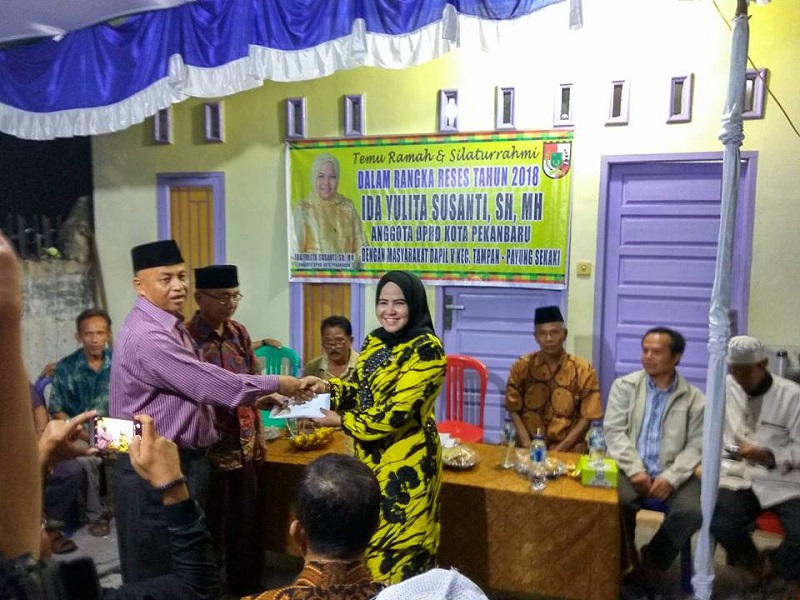 Tepati Janji Selama Menjadi Anggota DPRD, Ida Yulita Susanti Didokan Warga Kembali Terpilih di 2019