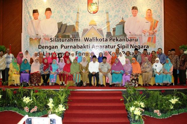 Walikota Pekanbaru Sillaturahmi Bersama 235 Purnabakti ASN