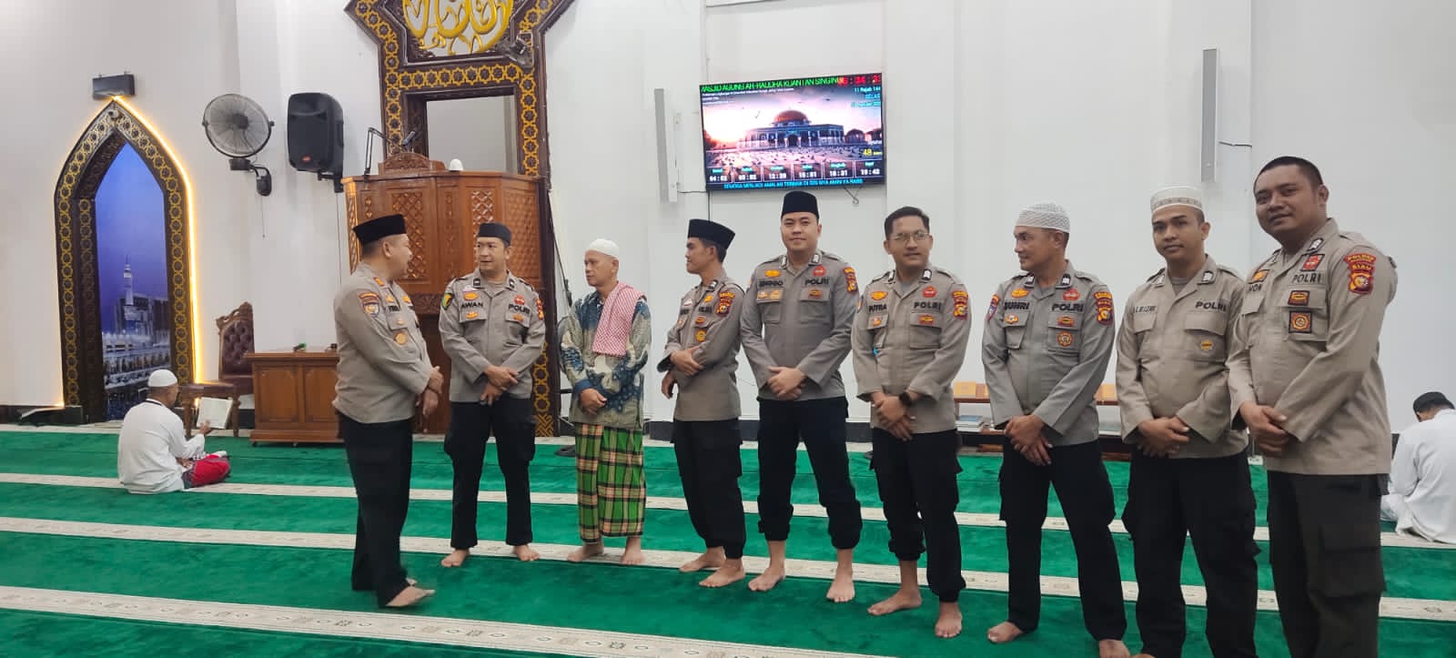 Subuh Berjamaah di Masjid Agung Ar-Raudha Teluk Kuantan, Polres Kuansing Kampanye Pemilu Damai 2024