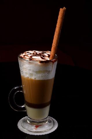 Berbagai Menu Kopi Ramaikan The Purple Bar Hotel ibis Pekanbaru