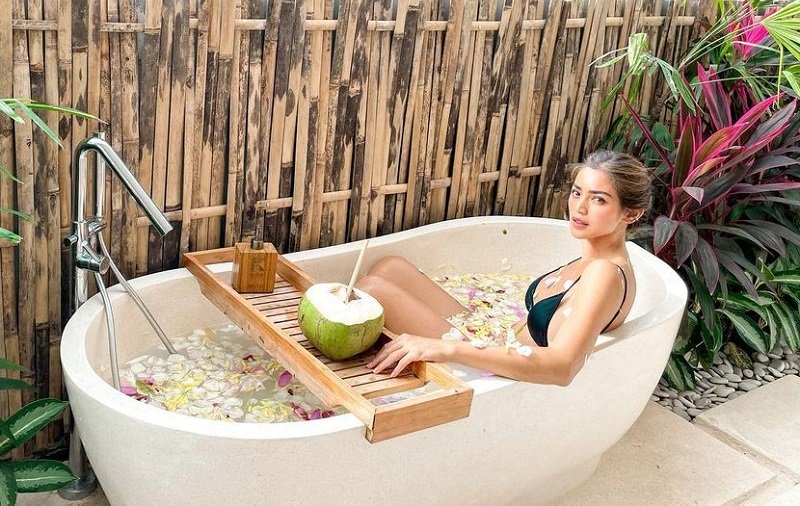 Jessica Iskandar Berendam Manja di Bathup