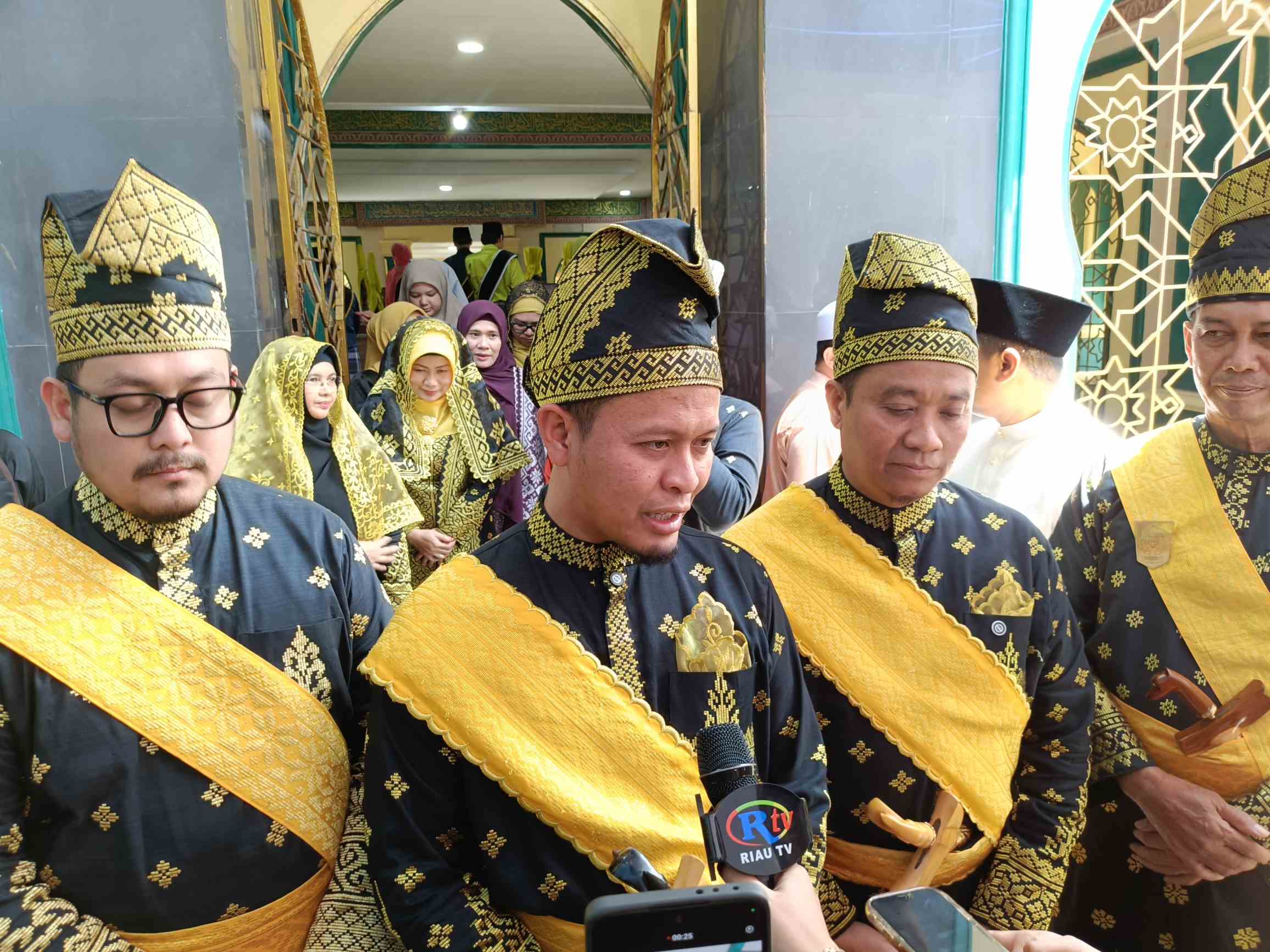 Perhatikan Kesejahteraan Pegawai, Wako Agung Bakal Bayar Gaji-14 ASN dan Naikkan Honor THL