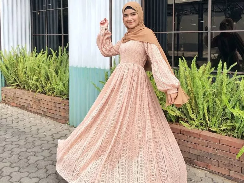 Pesona Nadya Mustika, Perempuan Manis yang Ditalak Rizky 2R