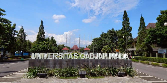 Pemakaman Guru Besar UGM Positif Corona Disiarkan Live