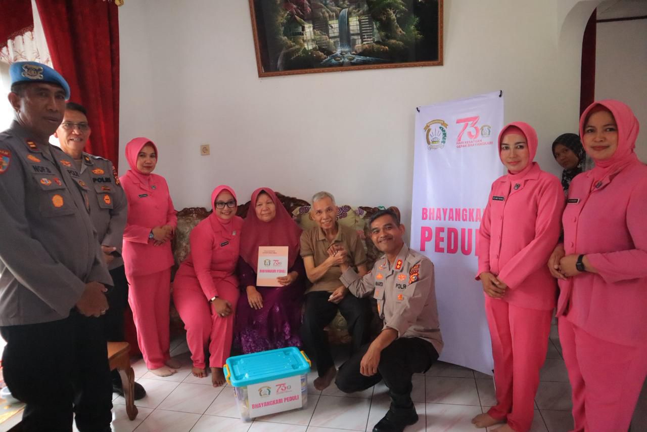 Polres Kampar Anjangsana ke Purnawirawan dan Warakawuri Jelang Hari Bhayangkara ke-79