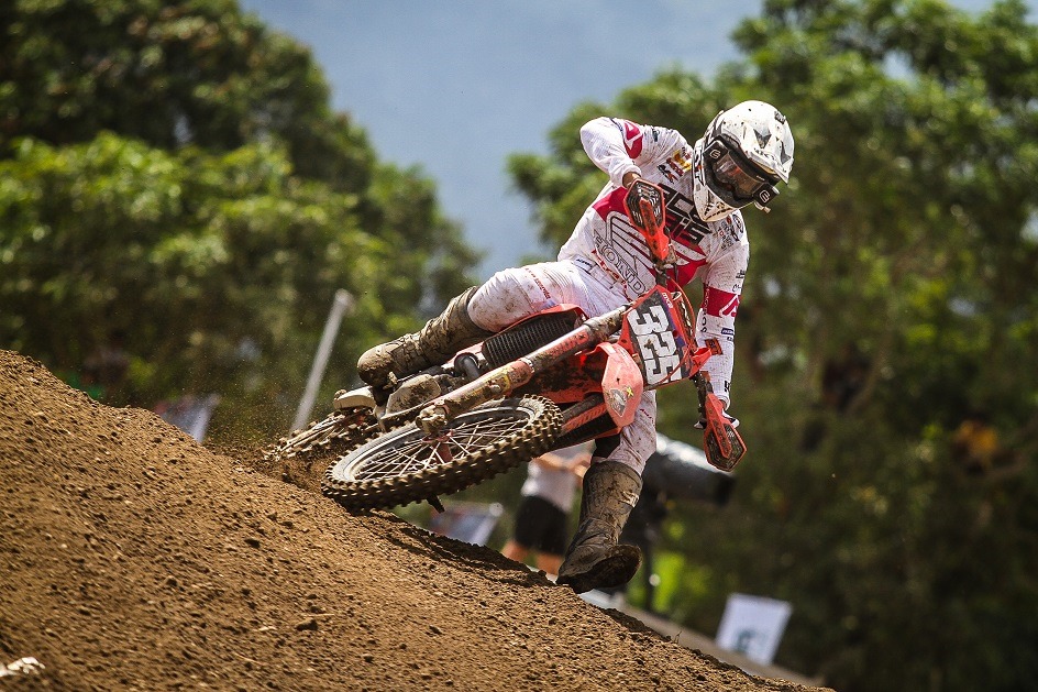 Tampil Konsisten, Crosser Binaan Astra Honda Kembali Raih Poin pada MXGP Lombok