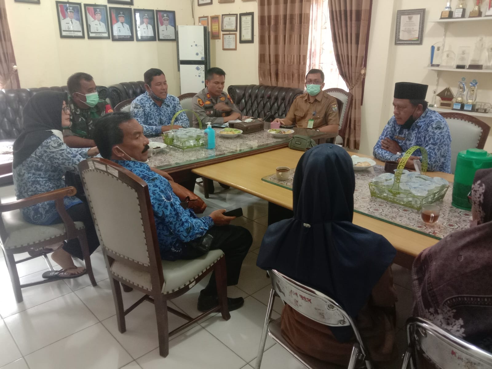 Kapolsek Bandar Sei Kijang dan Upika Lakukan Rapat Sosialisasi Soal Vaksinasi Anak 