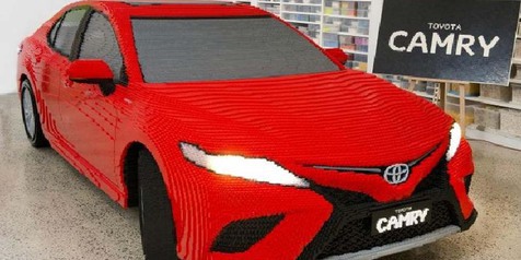 Dibuat dari 500 Ribu Lego, Replika Toyota Camry Lebih Berat dari Aslinya