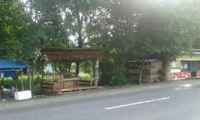 Warung-Warung Disimpang Jalan Gerbang Sari Diminta Hengkang