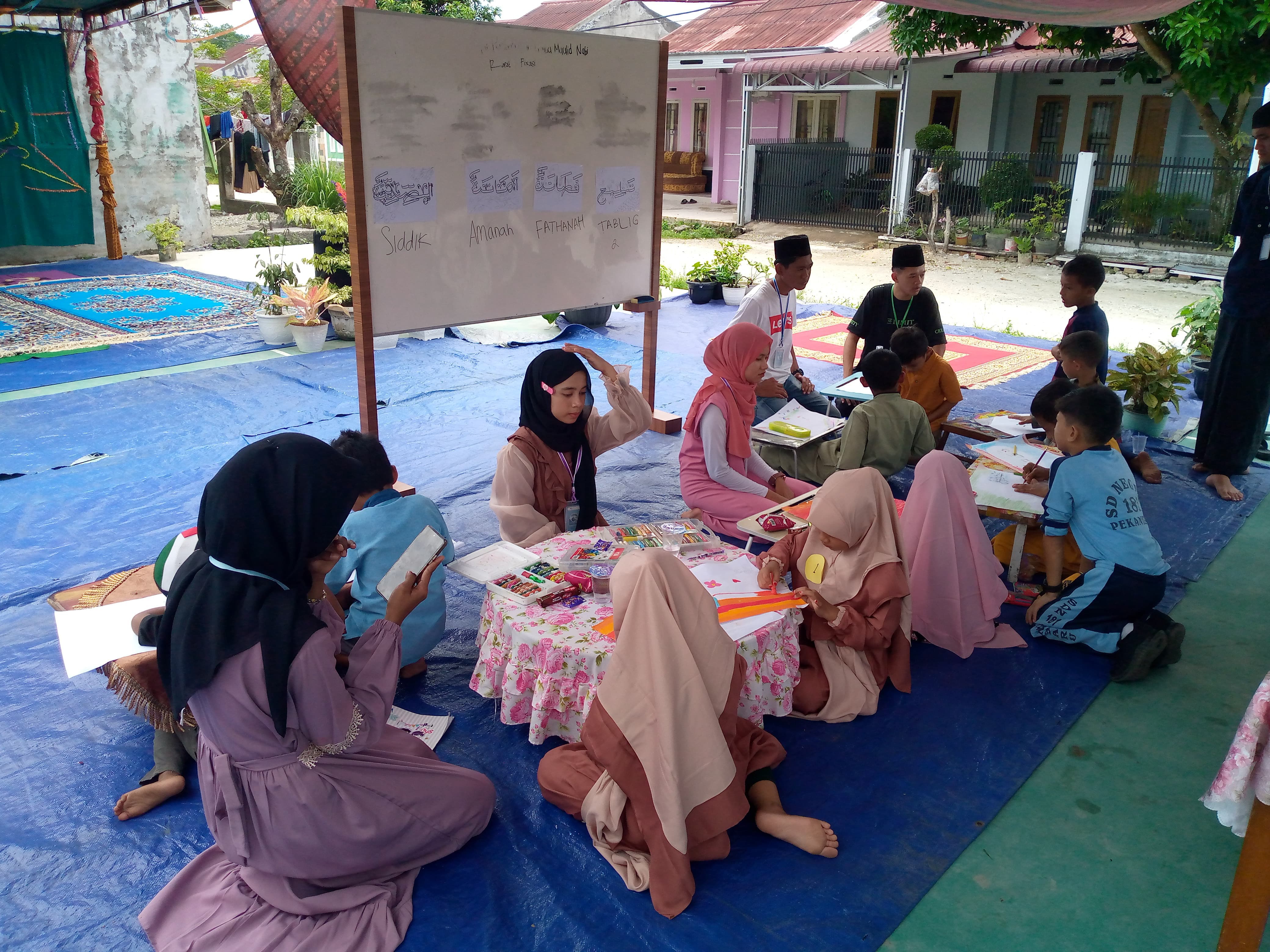 Meriahkan Maulid Nabi, Puluhan Peserta Unjuk Kebolehan dalam Lomba Kaligrafi Ikatan Remaja Musholla Baitul Jannah