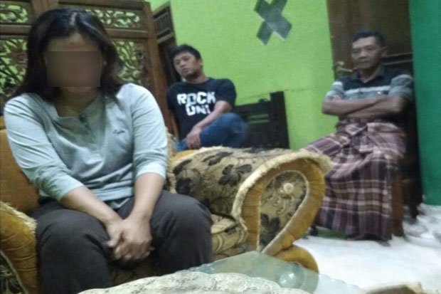 Selingkuh dengan Pengusaha Kayu, Bidan Tak Berkutik Digerebeg Suami dan Warga