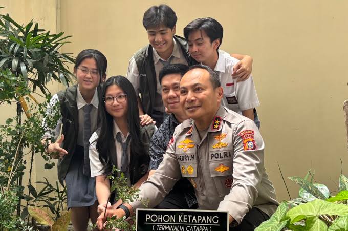 Polda Riau Tanam 21.000 Pohon dan Latih 311 Ketua OSIS Jadi Pelajar Hijau