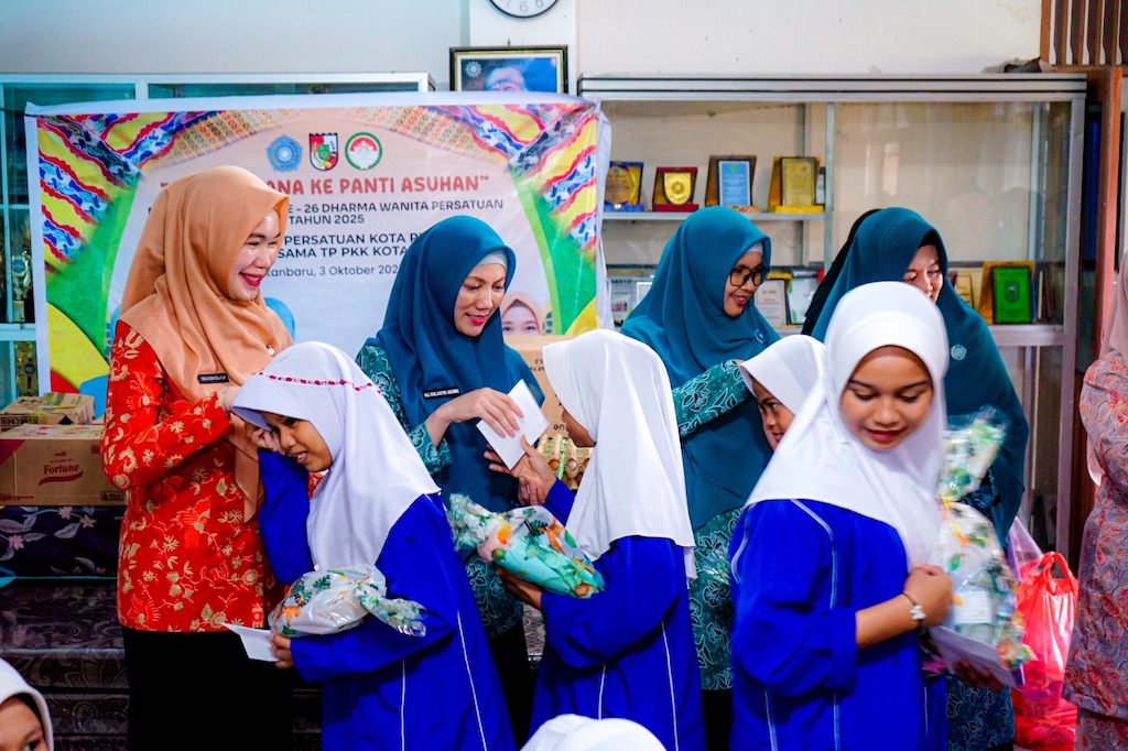 HUT ke-26, DWP Pekanbaru dan TP PKK Gelar Anjangsana ke Lima Panti Asuhan