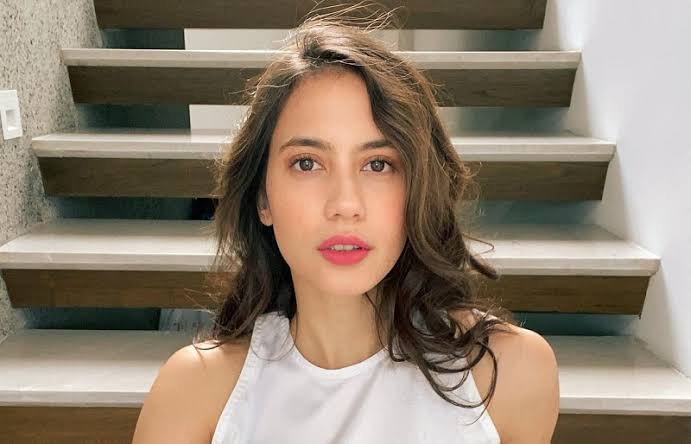 Kamu Mau Punya Perut Sixpack seperti Pevita Pearce? Berikut 4 Tipsnya