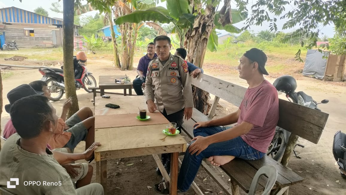 Kanit Binmas Polsek Rimba Melintang Gencarkan Cooling System Pilkada untuk Jaga Persatuan Menjelang Debat Kandidat Rokan Hilir