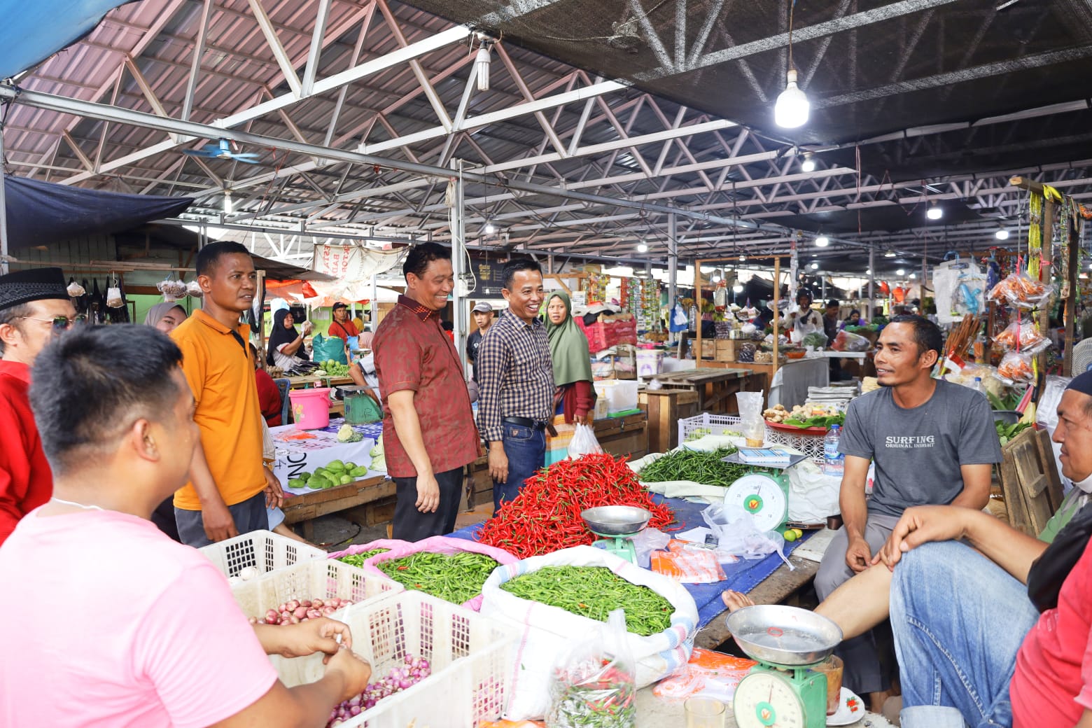Serap Aspirasi Pedagang, Markarius Anwar Kunjungi Pasar Cik Puan