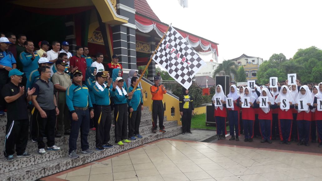 Sambut HUT Kuansing 18, Pemkab Gelar Gerak Jalan Santai