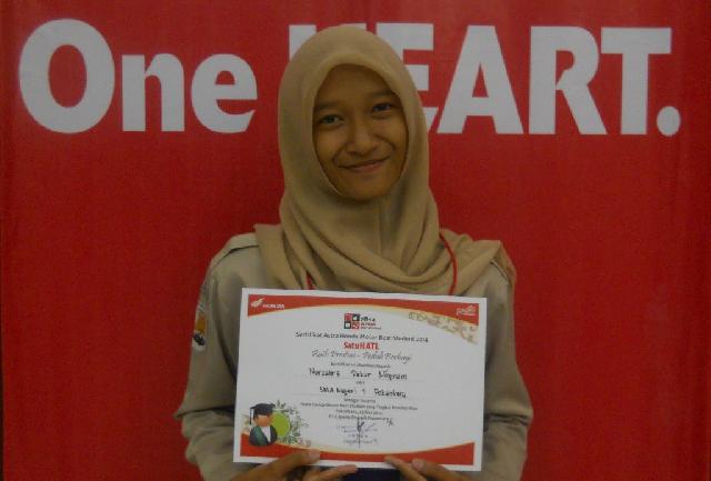 Siswi SMAN 1 Pekanbaru Juara III Karya Tulis Honda Motor Best Student 2014