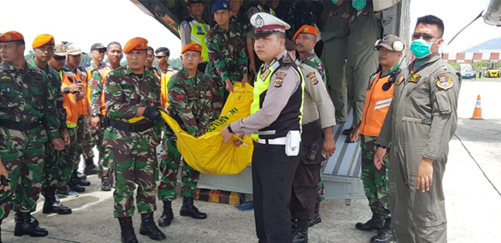 12 Jenazah Penumpang Helikopter TNI Dievakuasi dari Papua