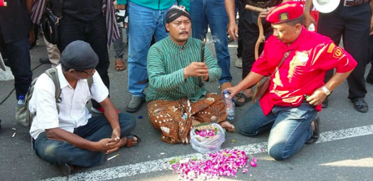 Polisi Buru Penulis Bunuh Sultan Jogja