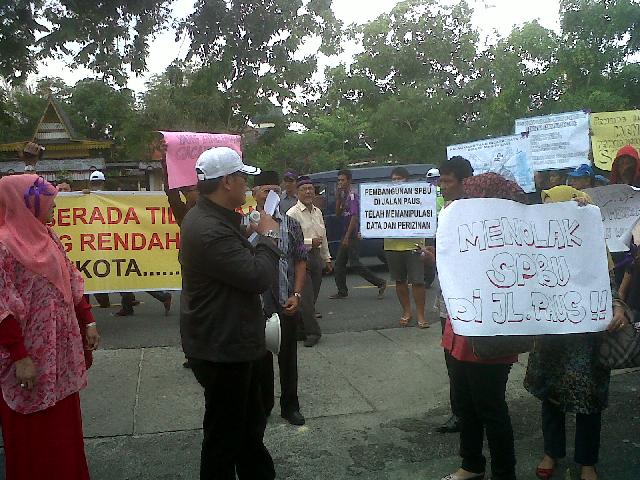 Puluhan Warga Tangkerang Demo Tolak Kehadiran SPBU di Wilayah Mereka