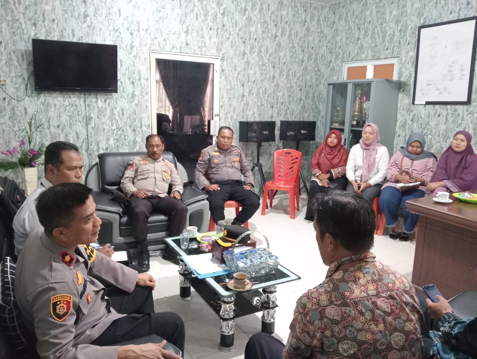 Polsek Dumai Barat Bertukar Informasi Soal Pemilu dengan Warga