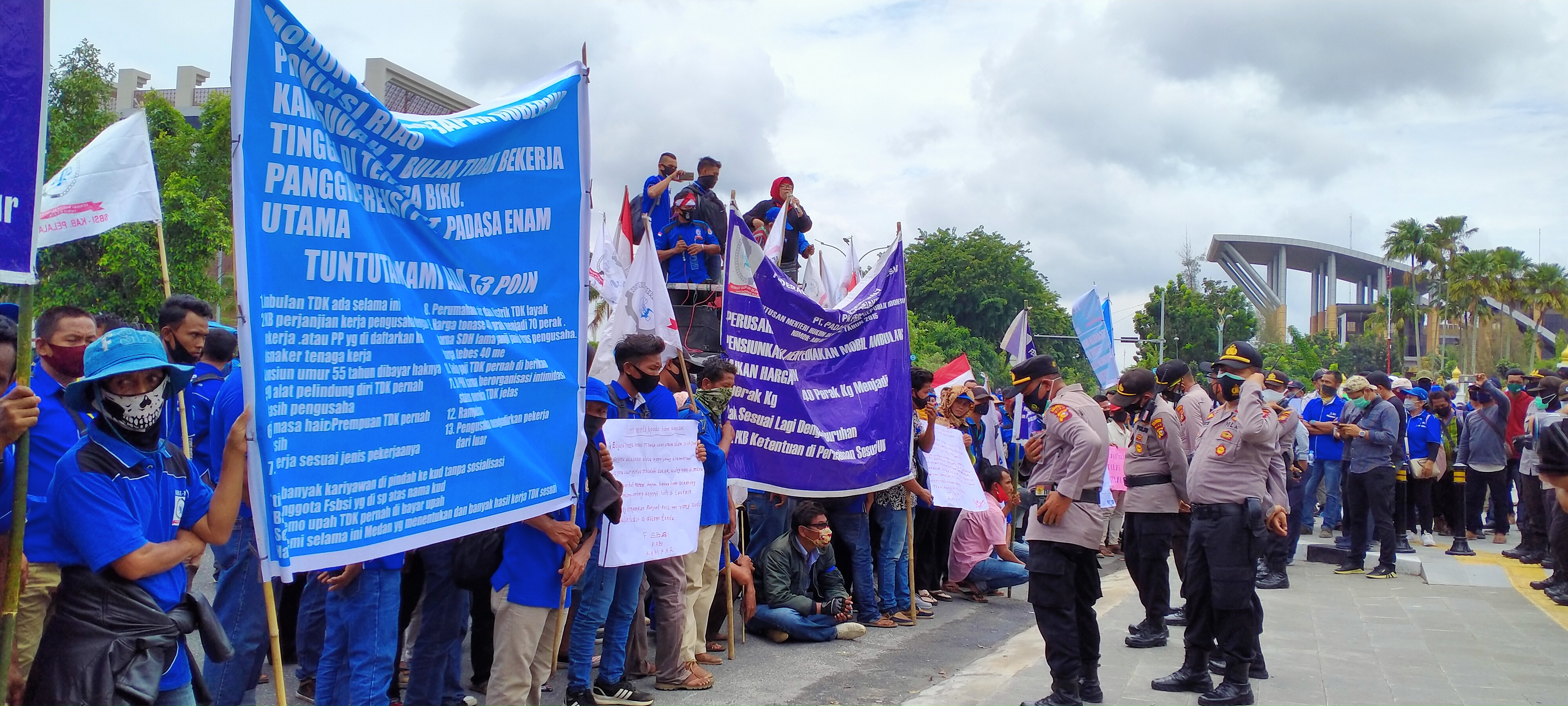 Minta Gubernur Panggil Jajaran Direksi Perusahaan, Buruh Gelar Aksi Unjuk Rasa