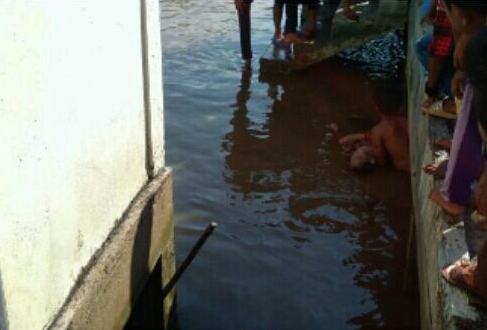 Sosok Mayat Perempuan Ditemukan Mengapung di Perairan Tanah Merah