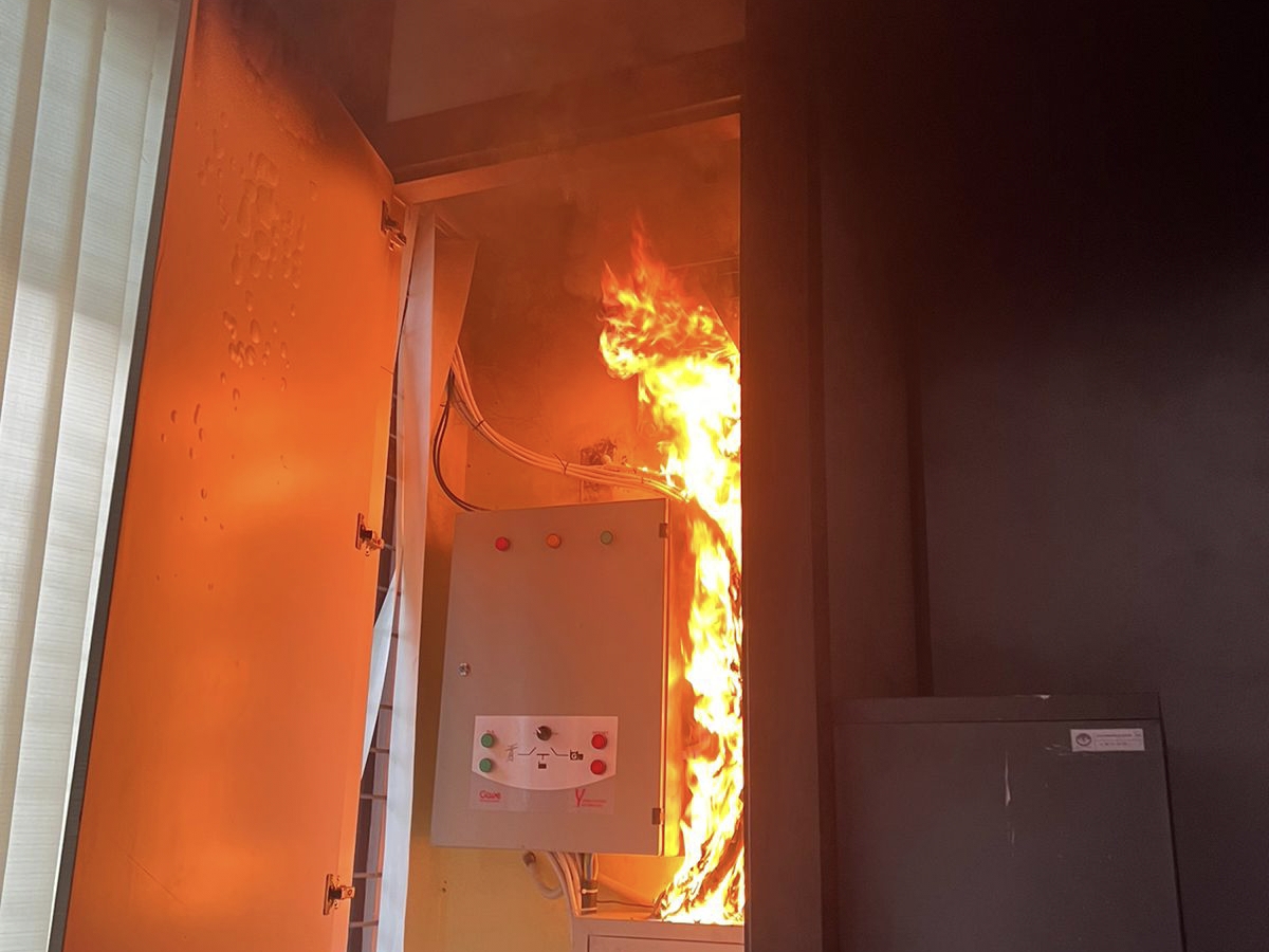 Kantor Bawaslu Riau Terbakar, Api Menjalar ke Ruang Tunggu