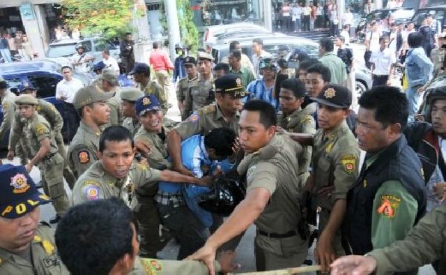 Bentrok PKL Pasar Arengka dan Satpol PP, Dewan Sebut Pemko Pekanbaru lambat