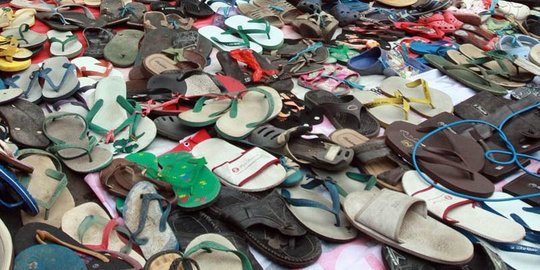 Hobi Mencuri Sandal, Saat Ditangkap Pria Ini Ngaku Sudah Cabuli 126 Sandal Jepit