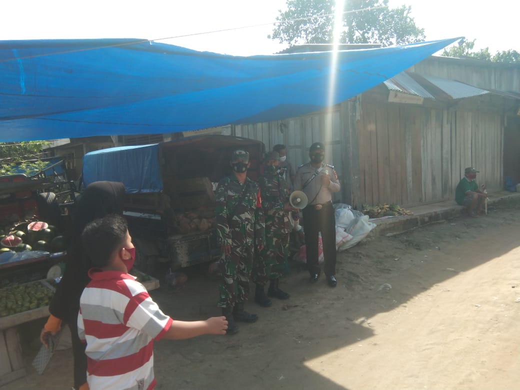 Personil Polsek Kerumutan bersama Babinsa Koramil 15 KK Kembali Terapkan Prokes