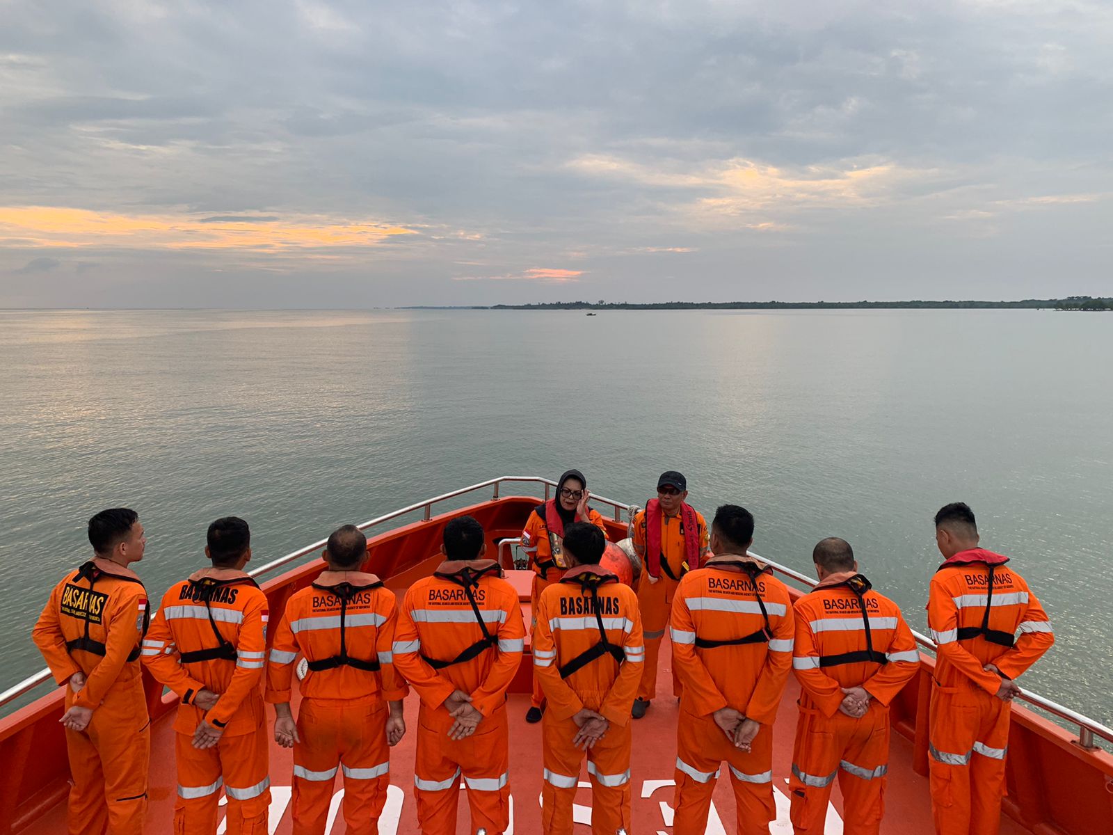 Nelayan Hilang Terjatuh dari Pompong di Perairan Beting Galah Bengkalis, Tim SAR Lanjutkan Pencarian