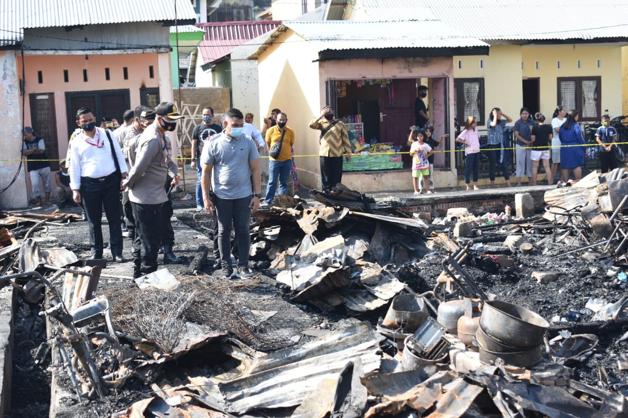 9 Rumah Petak di Kampung Dalam Pekanbaru Hangus Terbakar