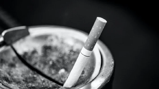 Rokok Membuat Bibir Hitam, Ini Alasannya!