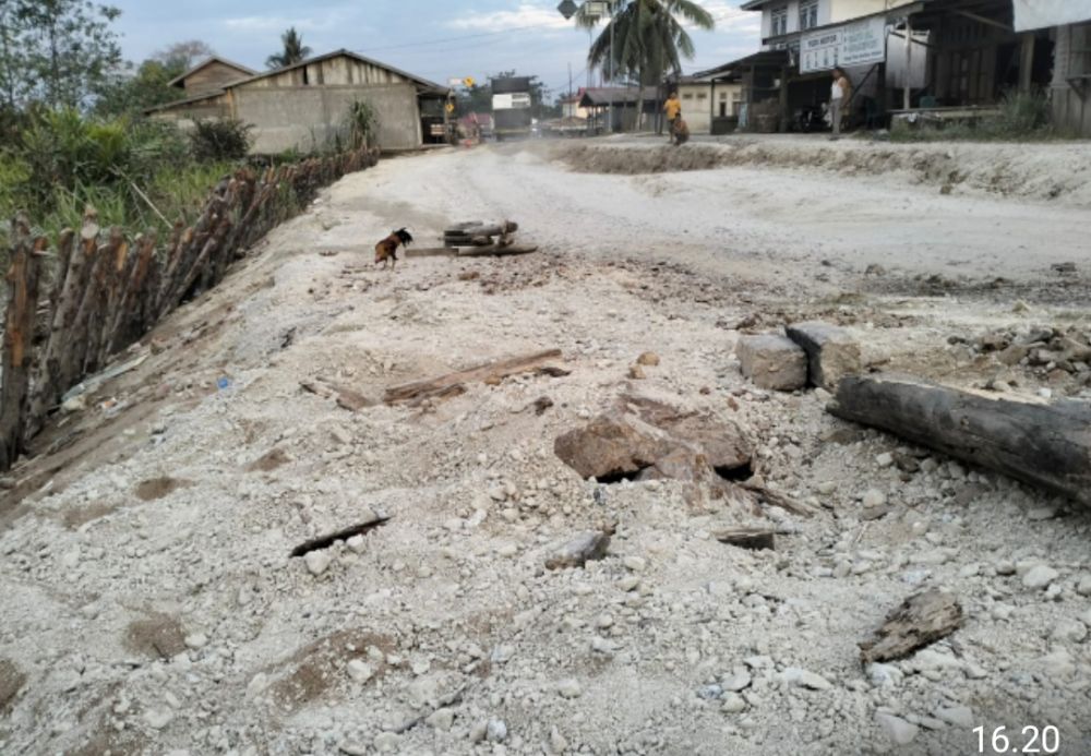 Perbaikan Jalan Pekan Tua Inhil Gunakan Geotekstil, Truk Batubara Sumber Masalah