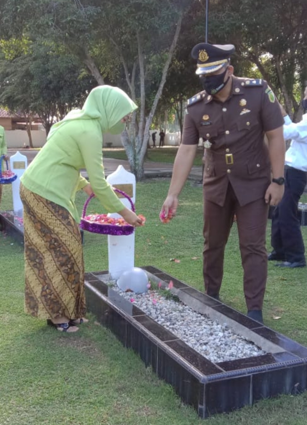 Puncak Hut IAD Ke 20, Jajaran Kejari Bengkalis Ziarah Ke Makam Pahlawan Kusuma Ksatria