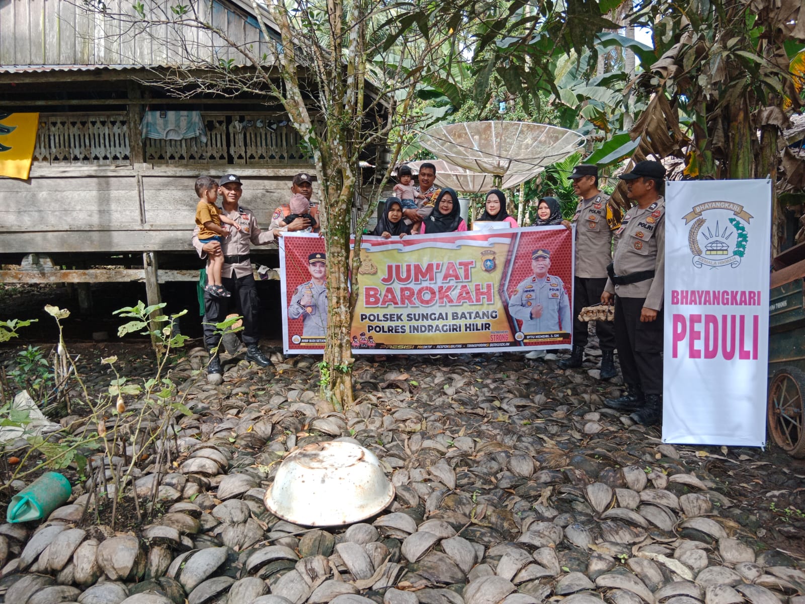 Polsek Sungai Batang Sambangi Warga Benteng dengan Bantuan Sosial dan Sosialisasikan Pemilu 2024