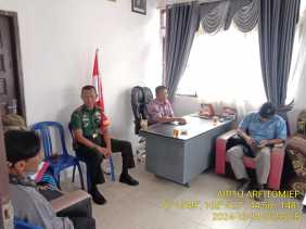 Polsek Ukui, Babinsa, dan Warga Desa Santai Jaga Kondusifitas Pilkada