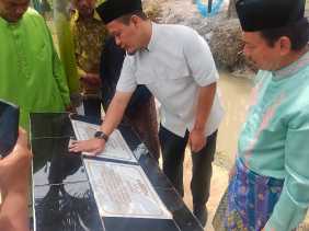 Berkontribusi Besar Terhadap Lingkungan, Agung Nugroho Diminta Letakkan Batu Prasasti Masjid Ibnu Sabil