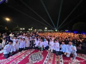 Warga Padati Tabligh Akbar HUT Pekanbaru ke-241, Ustadz Hanan Attaki Jadi Magnet