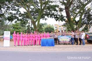 Polri Peduli, Polsek Rimba Melintang dan Bhayangkari Bagikan Takjil untuk Masyarakat