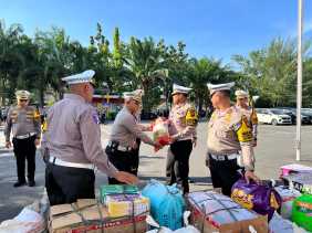 Personel Ditlantas Polda Riau Patungan Galang Bantuan Kemanusiaan untuk Korban Banjir dan Longsor