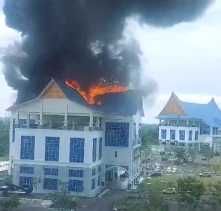 Breaking News: Gedung Kantor Dishub Pekanbaru di Tenayan Raya Terbakar