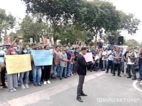 Dugaan Penyerobotan Lahan, AMT Rokan Hulu Geruduk Kejati Riau